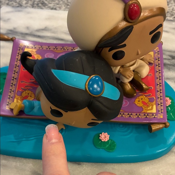 Funko Aladdin and Jasmine on Purple Magic Carpet - Picture 6 of 6